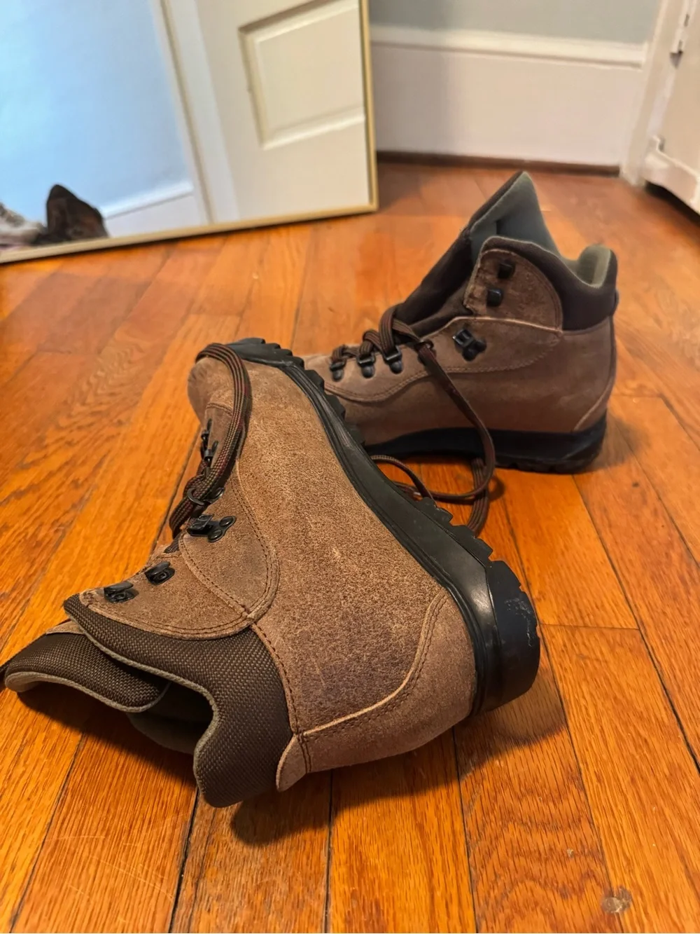 Asolo Men's Brown Suede Hiking Boots with Black Vibram Outsole